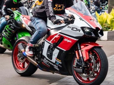 2021-2026 White Red Black Kawasaki ZX10R Motorcycle Fairings Canada
